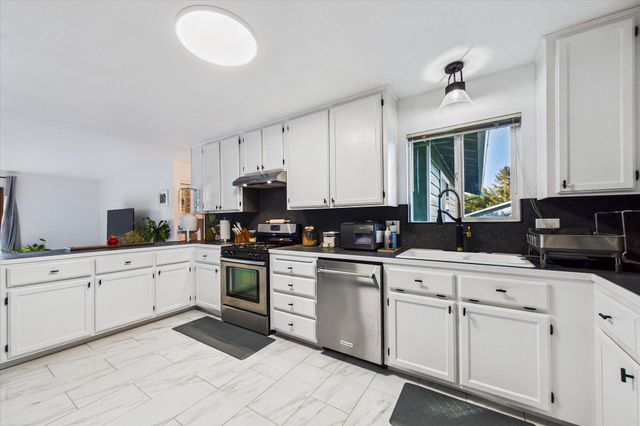 6194 Abrahamsen Court, Eureka, CA 95503