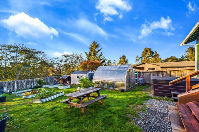 6194 Abrahamsen Court, Eureka, CA 95503