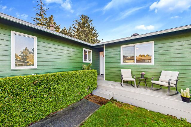 6194 Abrahamsen Court, Eureka, CA 95503