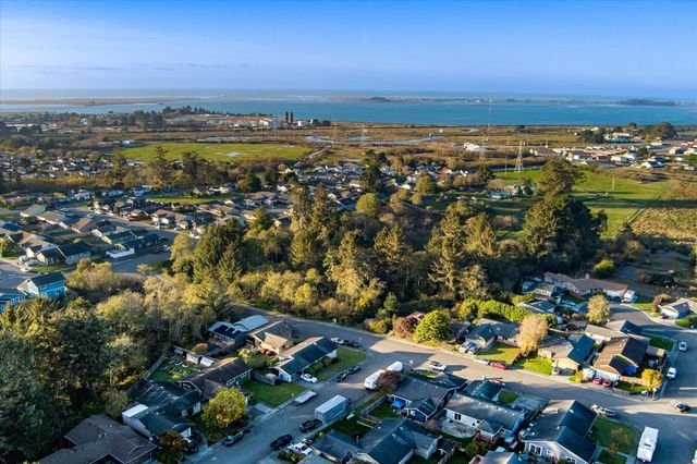 6194 Abrahamsen Court, Eureka, CA 95503