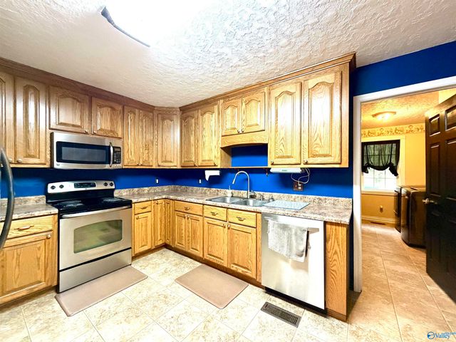 1980 Riddles Bend Road, Rainbow City, AL 35906