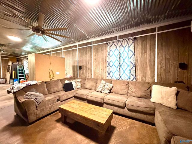 1980 Riddles Bend Road, Rainbow City, AL 35906