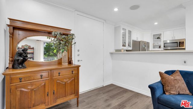 100 S Doheny Drive 221, Los Angeles, CA 90048