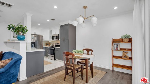 100 S Doheny Drive 221, Los Angeles, CA 90048