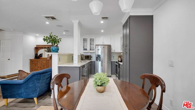 100 S Doheny Drive 221, Los Angeles, CA 90048