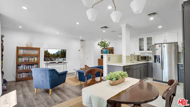 100 S Doheny Drive 221, Los Angeles, CA 90048