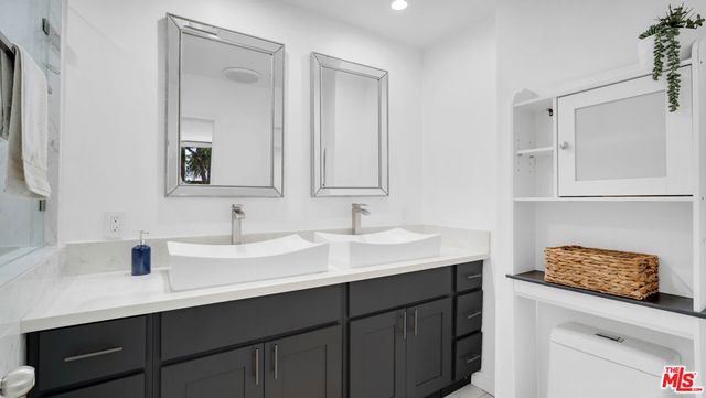 100 S Doheny Drive 221, Los Angeles, CA 90048