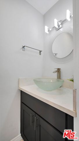 100 S Doheny Drive 221, Los Angeles, CA 90048
