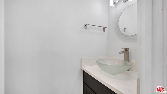100 S Doheny Drive 221, Los Angeles, CA 90048
