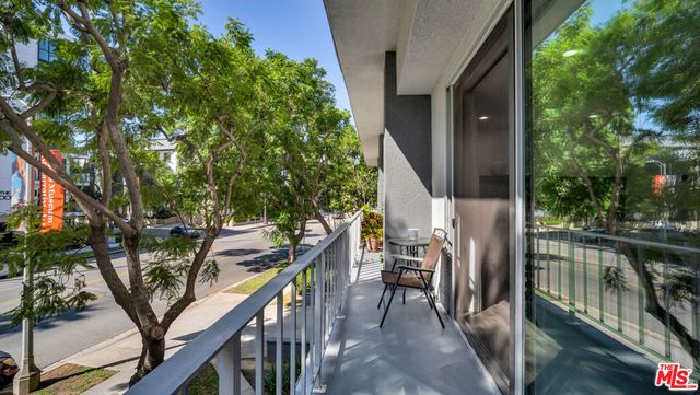 100 S Doheny Drive 221, Los Angeles, CA 90048