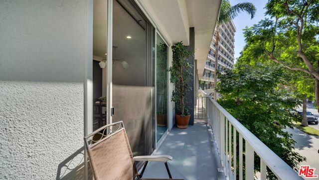 100 S Doheny Drive 221, Los Angeles, CA 90048