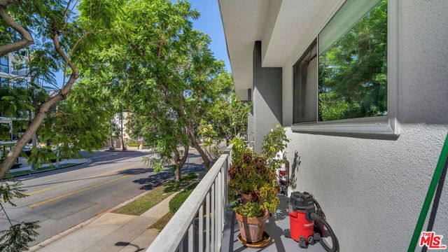 100 S Doheny Drive 221, Los Angeles, CA 90048
