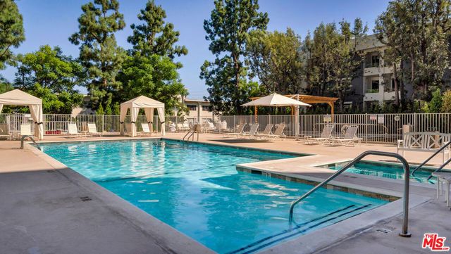 100 S Doheny Drive 221, Los Angeles, CA 90048