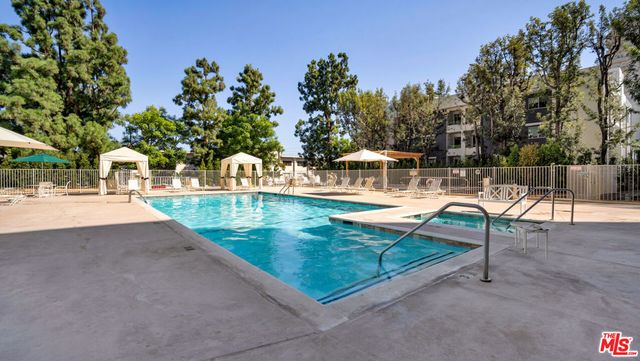100 S Doheny Drive 221, Los Angeles, CA 90048