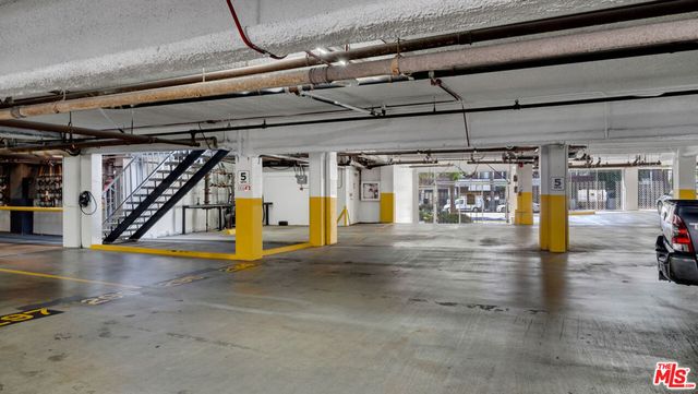 100 S Doheny Drive 221, Los Angeles, CA 90048