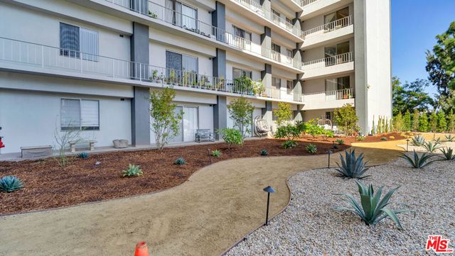 100 S Doheny Drive 221, Los Angeles, CA 90048