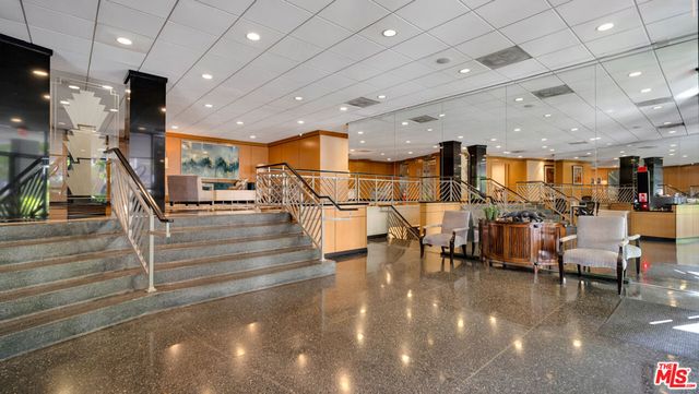 100 S Doheny Drive 221, Los Angeles, CA 90048