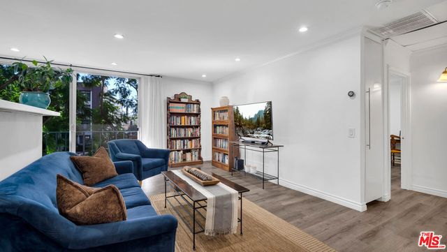 100 S Doheny Drive 221, Los Angeles, CA 90048