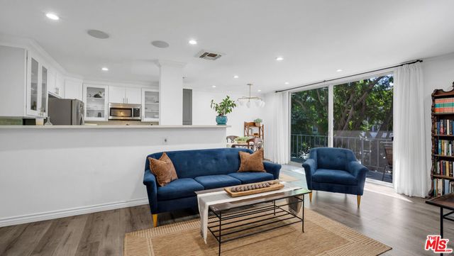 100 S Doheny Drive 221, Los Angeles, CA 90048