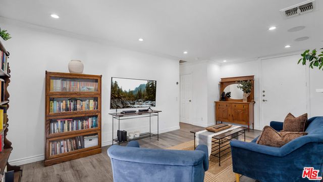 100 S Doheny Drive 221, Los Angeles, CA 90048