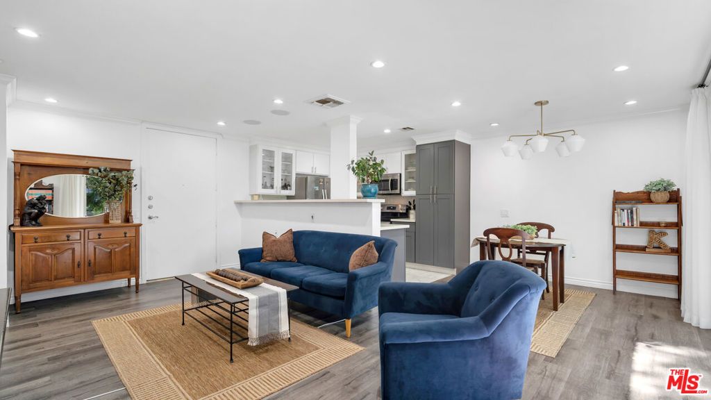 100 S Doheny Drive 221, Los Angeles, CA 90048
