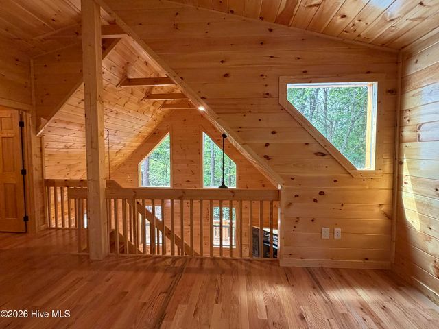 99 Noelles Pass, Murphy, NC 28906