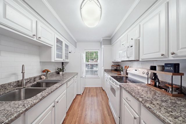 1223 Augusta Drive 48, Houston, TX 77057