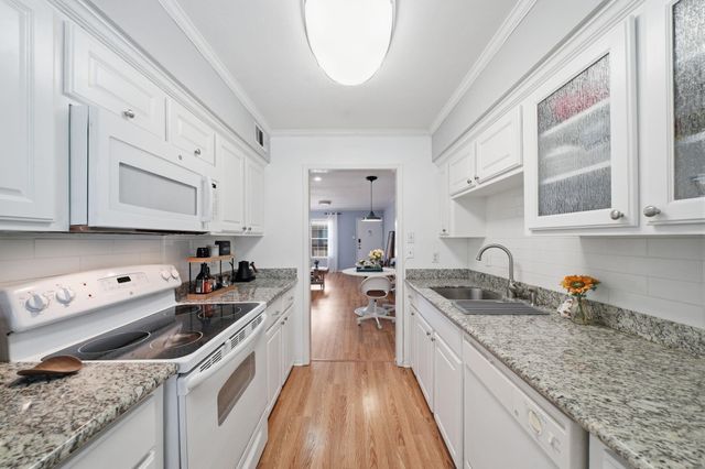 1223 Augusta Drive 48, Houston, TX 77057