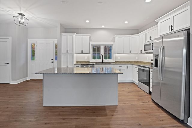 81 Belvior CIR, Moneta, VA 24121