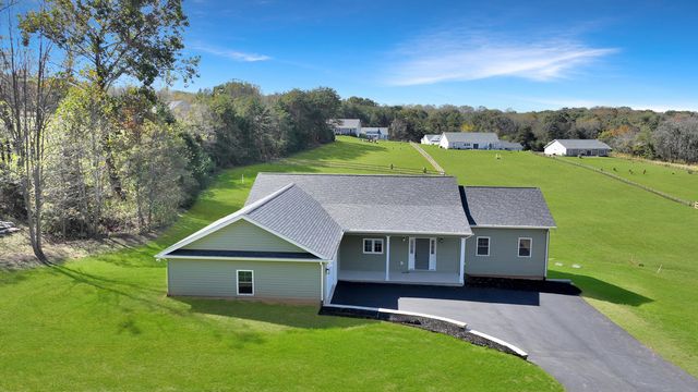 81 Belvior CIR, Moneta, VA 24121