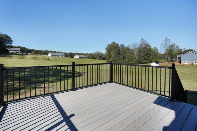 81 Belvior CIR, Moneta, VA 24121