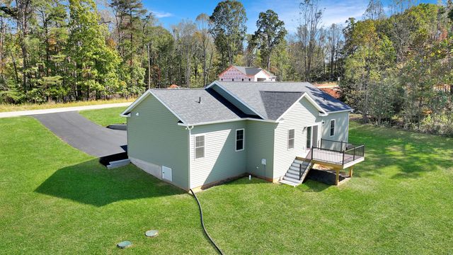 81 Belvior CIR, Moneta, VA 24121