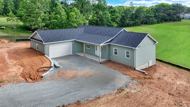 81 Belvior CIR, Moneta, VA 24121