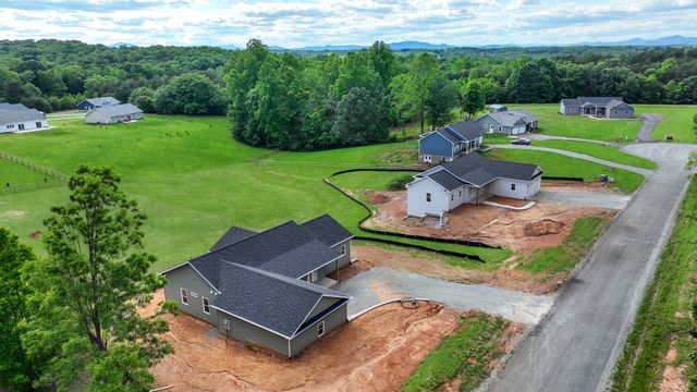 81 Belvior CIR, Moneta, VA 24121