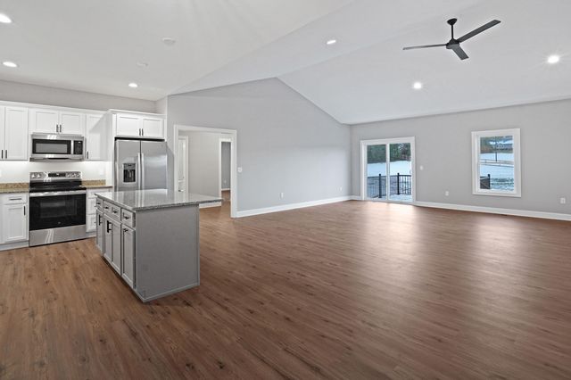 81 Belvior CIR, Moneta, VA 24121