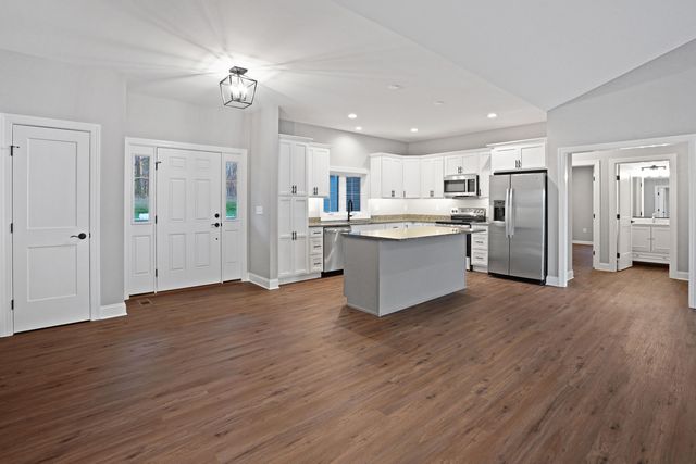 81 Belvior CIR, Moneta, VA 24121