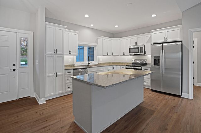 81 Belvior CIR, Moneta, VA 24121