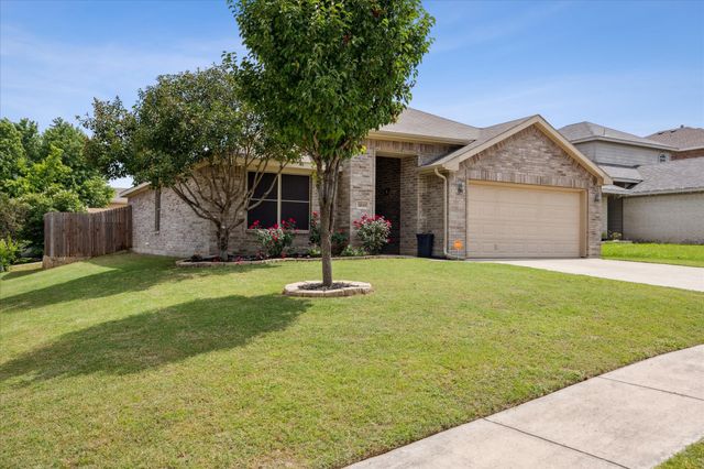 10149 High Eagle Trail, Fort Worth, TX 76108