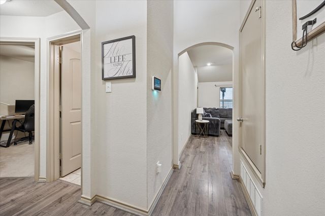 10149 High Eagle Trail, Fort Worth, TX 76108