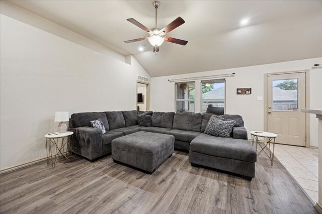 10149 High Eagle Trail, Fort Worth, TX 76108