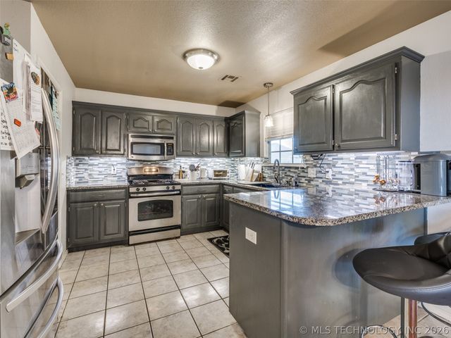 11702 S Gum Avenue, Jenks, OK 74037