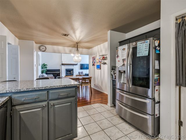 11702 S Gum Avenue, Jenks, OK 74037