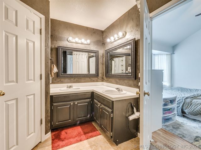 11702 S Gum Avenue, Jenks, OK 74037