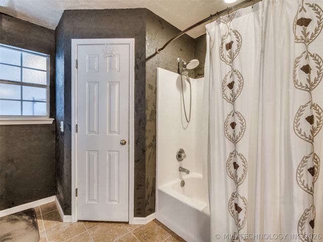 11702 S Gum Avenue, Jenks, OK 74037