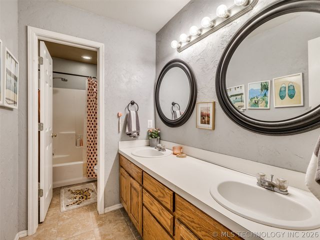 11702 S Gum Avenue, Jenks, OK 74037