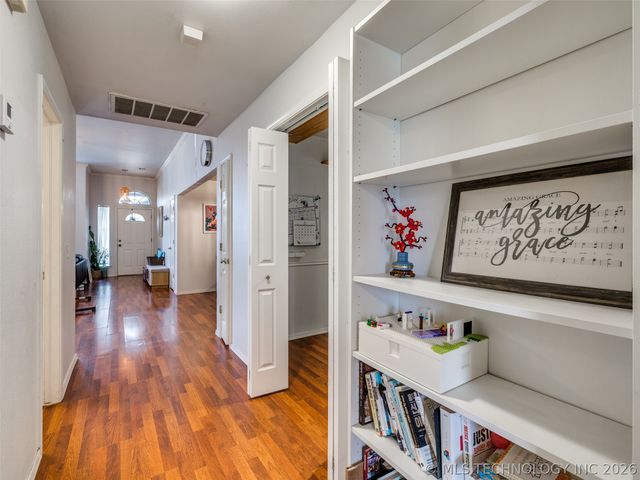 11702 S Gum Avenue, Jenks, OK 74037