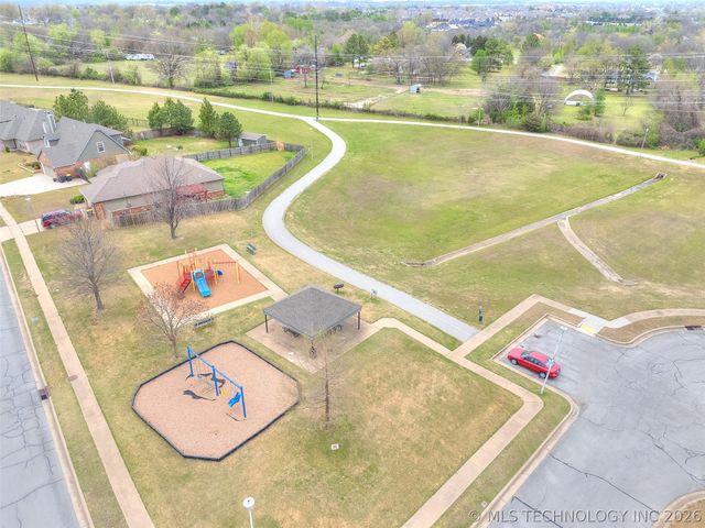 11702 S Gum Avenue, Jenks, OK 74037