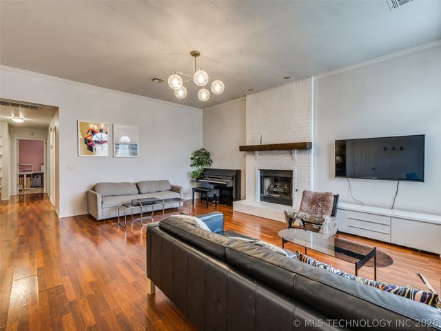 11702 S Gum Avenue, Jenks, OK 74037