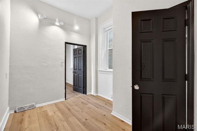 3005 S Compton Avenue, St Louis, MO 63118