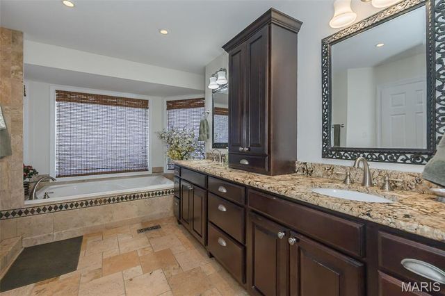 2029 Brook Hill Lane, Chesterfield, MO 63017